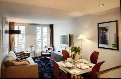 Champs-Elysees Apartment | Appartement Champs-Elysées Montaigne - HALA PARIS