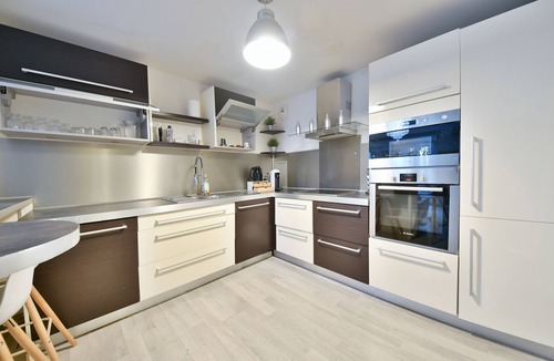 Stains Apartment | Appartement Cosy 60 m², Proche Paris Avec 2 Terrasses 40m²+2 Parkings Gratuits