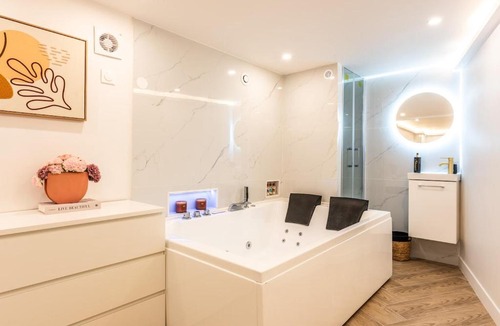 Pere Lachaise Apartment | Appartement d'exception avec Jacuzzi et AC - 6P