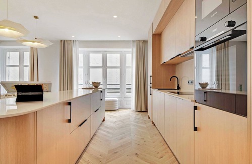 8th Arrondissement Apartment | Appartement de Luxe : 4-Bedroom Apartment au Cœur du Quartier Madeleine