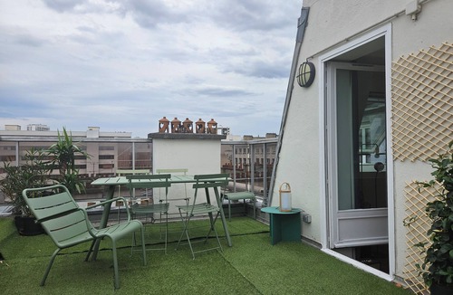 Riquet Stalingrad Apartment | Appartement Dernier Étage Terrasse vu sur les Toits Parisiens
