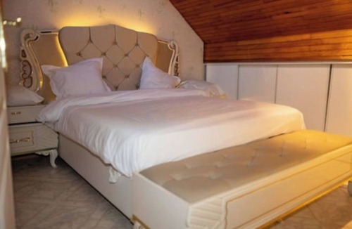 Tremblay-en-France House | Appartement Ideal Pour 12 Personnes sur 2 Niveaux de Villa