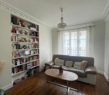 Saint-Fargeau Apartment | Appartement parisien