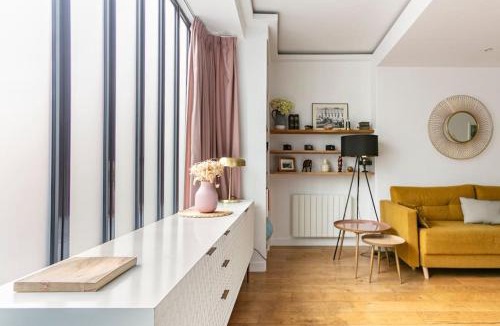 Suresnes Apartment | Appartement rénové une chambre avec espace de travail