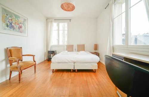 17th Arrondissement Apartment | Appartement spacieux 17ème arrondissement - II