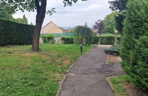 Vaujours Apartment | Appartement Spacieux Avec Jardin Clos. A 15mn de L'aéroport CDG