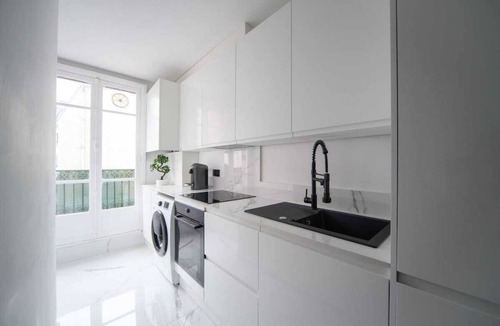 Passy Apartment | Apt Balcony-Passy-Mobility lease