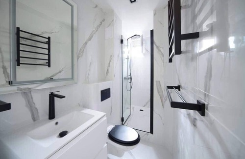 Passy Apartment | Apt Balcony-Passy-Mobility lease