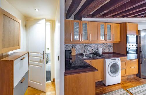 Strasbourg -Saint-Denis Apartment | Apt Grands Boulevards 4 Guests