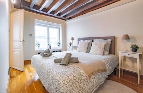 Strasbourg -Saint-Denis Apartment | Apt Grands Boulevards 4 Guests