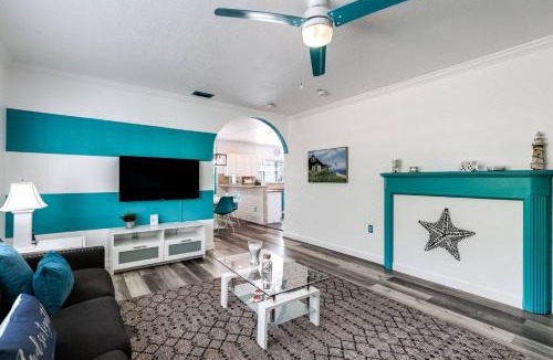 Royal Poinciana House | Aqua Breeze Villa