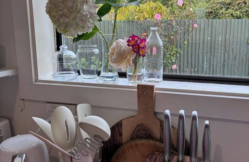 Aramoana House | Aramoana garden cottage close to the beach