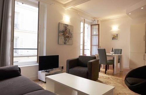 Ternes Apartment | “Arc de Triomphe” is just next door- Bright apt with elevator – 4 guests PON