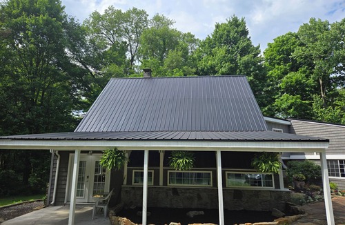 Mill Run House | Architects dream, 1 mile from falling water and river, private with camp area