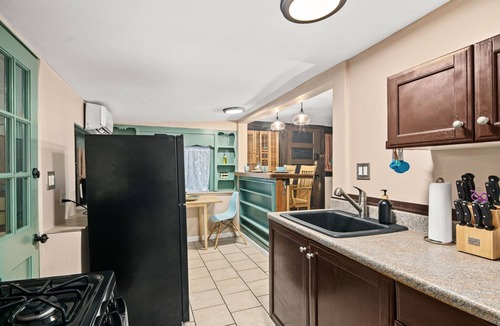 Ardentown House | Ardentown Cottage w/King Bed & Fully Fenced Yard