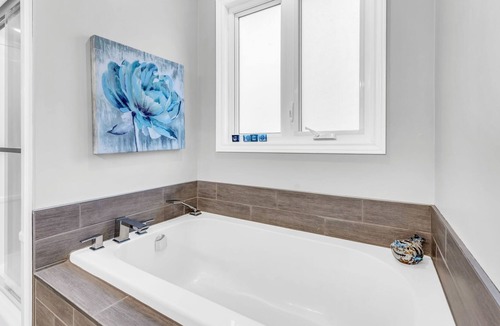 Innisfil House | Art Deco Home near Lake Simcoe W/Patio & Fire pit