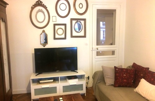 Saint-Vincent-de-Paul Apartment | artist apartment with piano 80 m2, artist apartment with piano