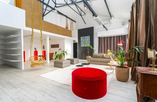 Montreuil Villa | Artist Loft Experience Stylish 4-Bedroom Stay