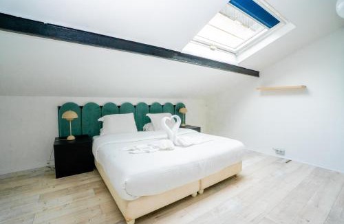 Montreuil Villa | Artist Loft Experience Stylish 4-Bedroom Stay