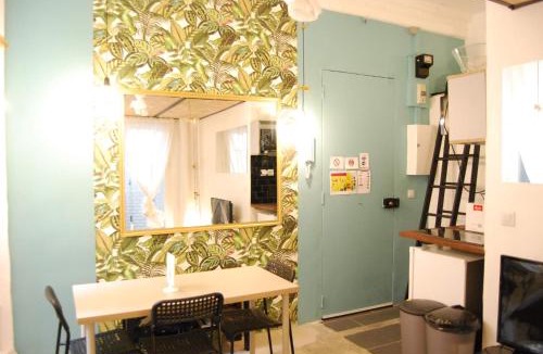 Epinettes Apartment | Arty 20m² district of BATIGNOLLES