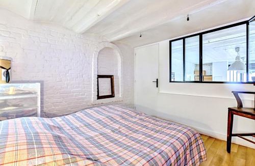 Clichy Apartment | Atelier Bleu Charmant petit Loft