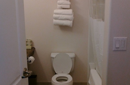 Iroquois Falls Hotel | Auberge MacDonald Guest Inn