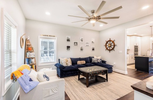 Cambridge House | Aurora Blue - A Stylish Experience