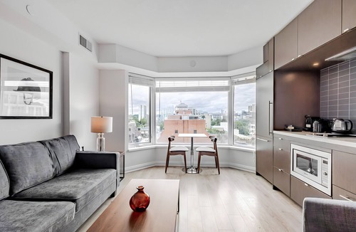 Bloor-Yorkville Apartment | Avalon Suites Yorkville