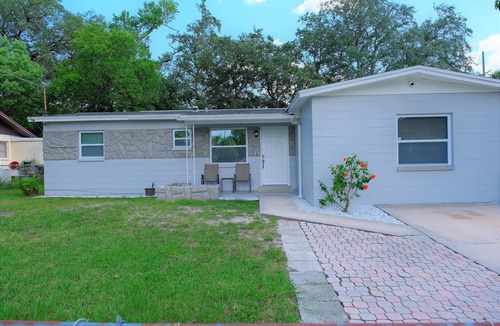 Terrace Park House | Awalk away from Busch Gardens and Adventure Island