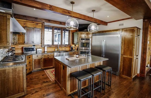 Selwyn Cottage | Award-Winning Luxury Waterfront Log Home Retreat!