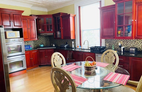 South Hills House | Awesome 5-bedroom house in welcoming Pittsburgh neighborhood