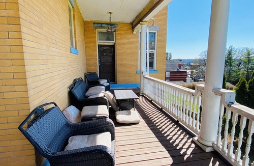 South Hills House | Awesome 5-bedroom house in welcoming Pittsburgh neighborhood