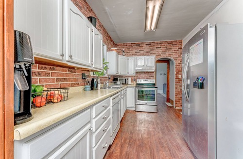 Woodburn House | Awesome House, 5 minutes to DT, 2 miles to Stadium and Ruby Memorial!