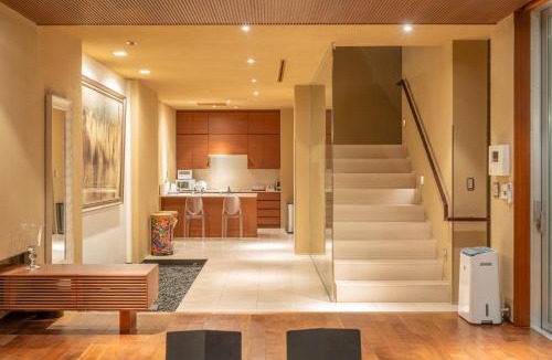 Higashiazabu House | Azabu Modern House The Tokyo Tower can be seen from the villa 500m2