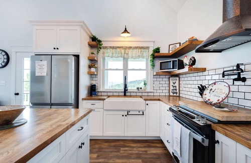 Wellsboro House | Azur Hillside Haven: A Perfect Wellsboro Getaway!
