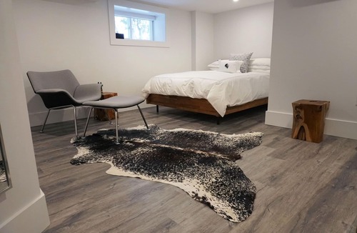 Collingwood Apartment | B-1, 2 Bedroom - Downtown Collingwood, Luxury Boutique Hotel.