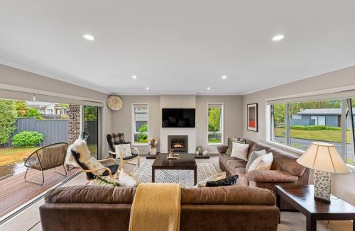 Kinloch House | Bach 32 - Taupo Holiday Home