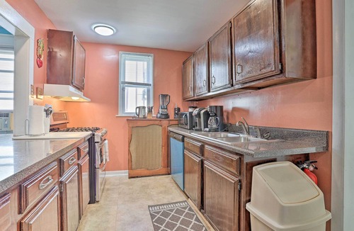 Lansdowne House | Backyard Patio! Philly Stay Near Lincoln Financial