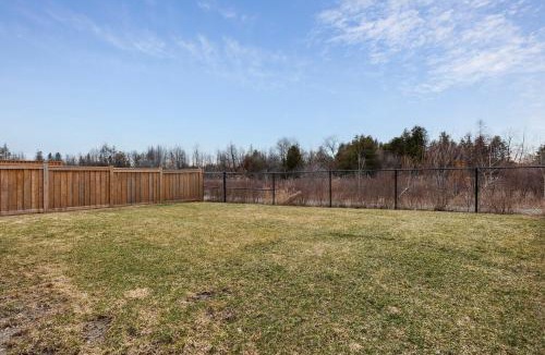 Whitchurch-Stouffville Apartment | Baker Hill Executive Suite 2 Br Basement Apartment with Full Kitchen and Bath