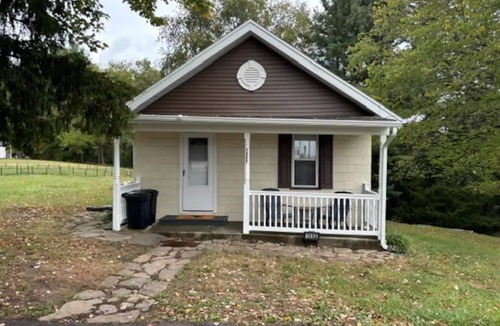 Morgantown Cottage | Bakers Ridge Cottage - Near WVU Evansdale Campus, hospitals, stadium, & coliseum