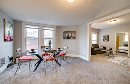 South Hills Apartment | Balcony & Workspace! Apt 5 Mi to Dtwn Pittsburgh