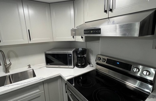 Brampton House | BASEMENT APARTMENT