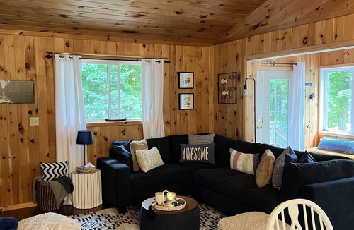 Perry Cottage | Bay Lake Retreat just minutes from Huntsville!