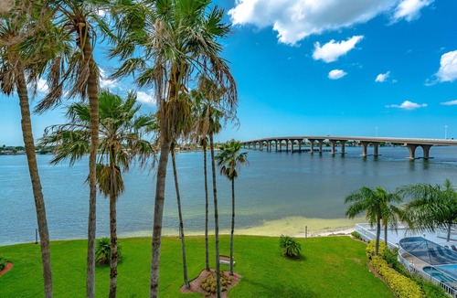 St. Petersburg Condo | Bay View Condo - Balcony Dining, Resort Pool + Hot Tub Access