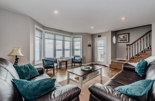 Lion's Head House | Baycrest Waterfront Escape