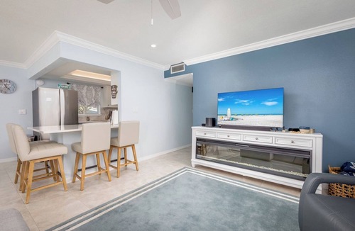 Capri Isle House | Bayfront Bliss – 2 Bedroom | 2 Bath | Fully Remodeled
