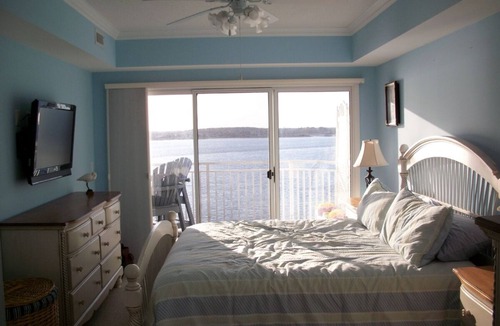 Ocean City Condo | Bayfront Penthouse Amazing views and a Pool. Walk to Boardwalk and Beach.