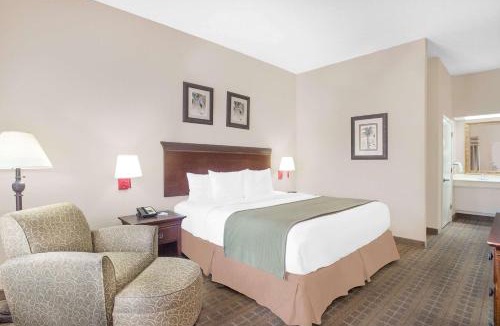 Crestview Hotel | Baymont by Wyndham Crestview