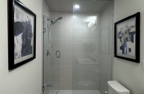 Richmond Hill House | Bayview Luxury Stay | 8 Beds for 16 Guests | Richmond Hill Townhouse