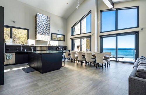 Meaford Cottage | Bayview Oasis: Luxe Lakeside Escape w/Pickleball